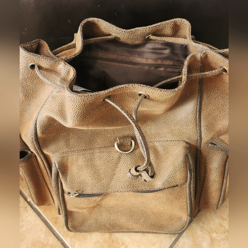 Ettore Bugatti Backpack - Picture 4 of 8